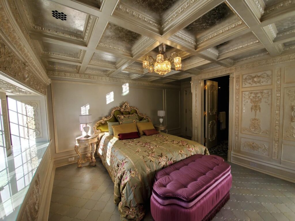 Elegant silver room color scheme by Andrea D'Alessio